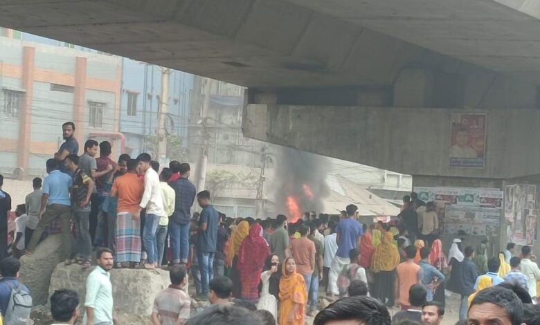 গাজীপুরে-কারখানায়-নারী-পোশাকশ্রমিকের-মৃত্যু,-মহাসড়ক-অবরোধ